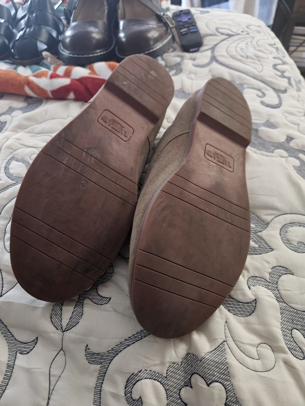WOMAN'S Taupe Suede Lace-Up Oxfords EASTLAND - Picture 3 of 3